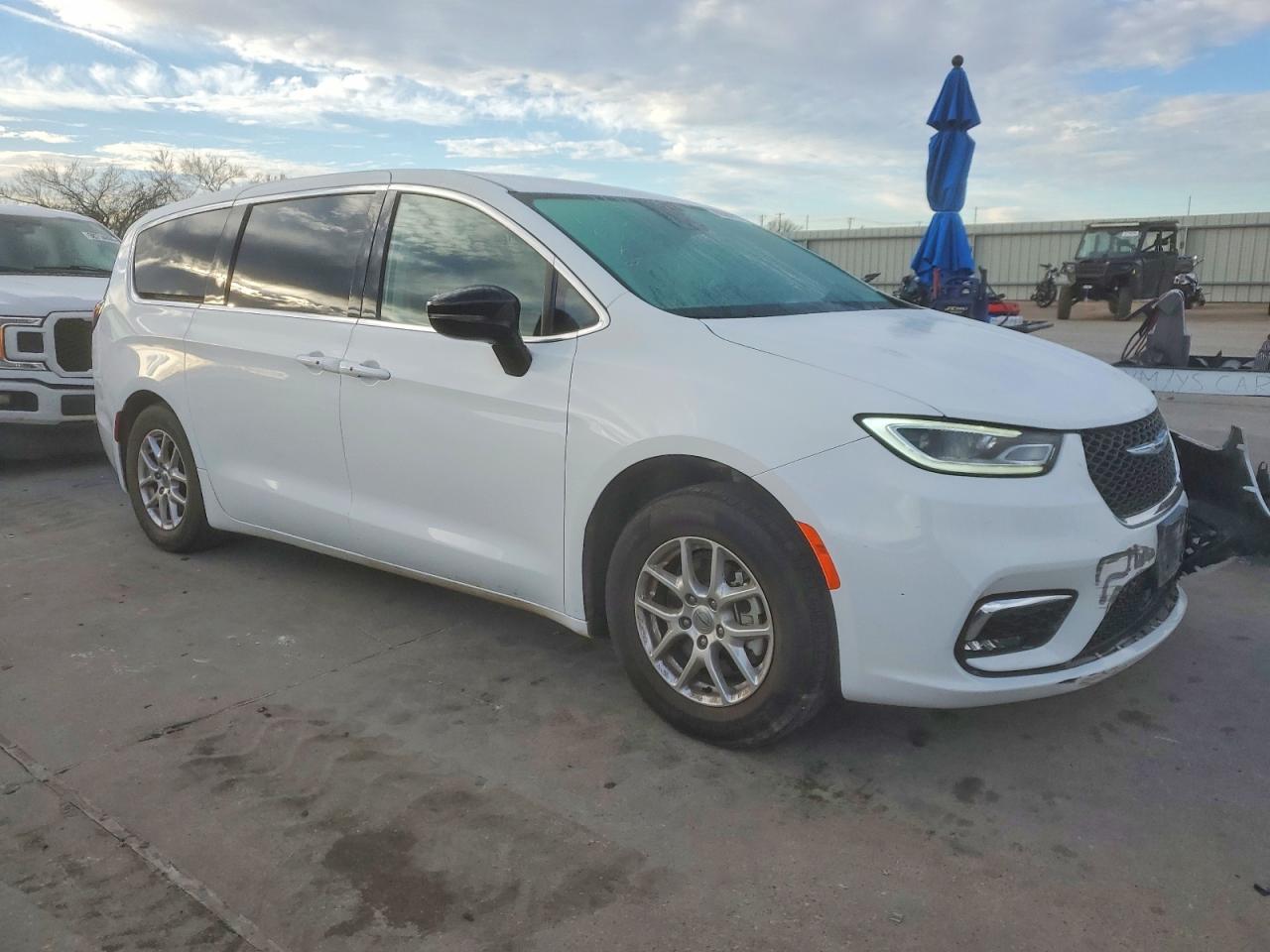 2024 CHRYSLER PACIFICA TOURING L photo 4