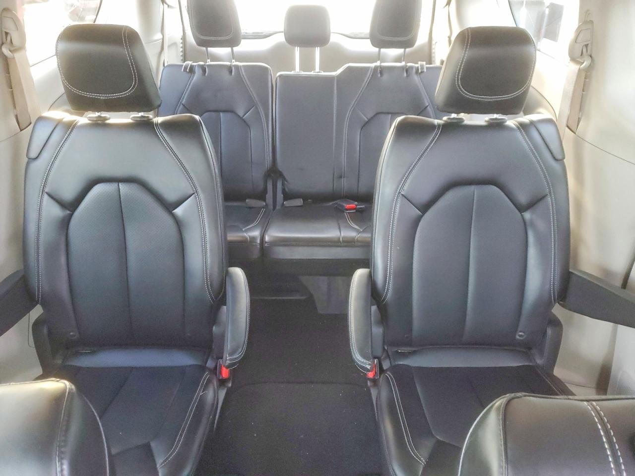 2024 CHRYSLER PACIFICA TOURING L photo 10