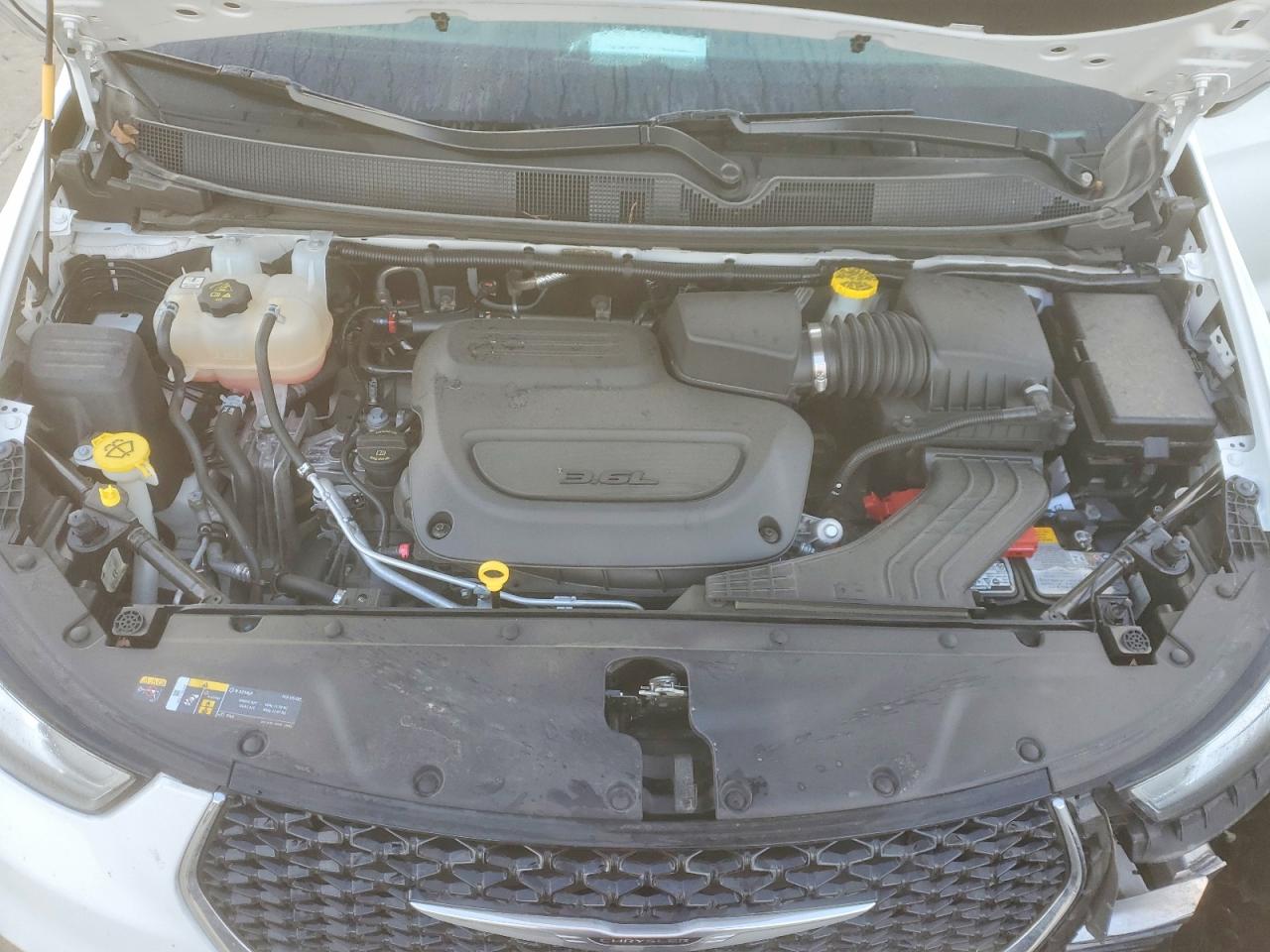 2024 CHRYSLER PACIFICA TOURING L photo 12
