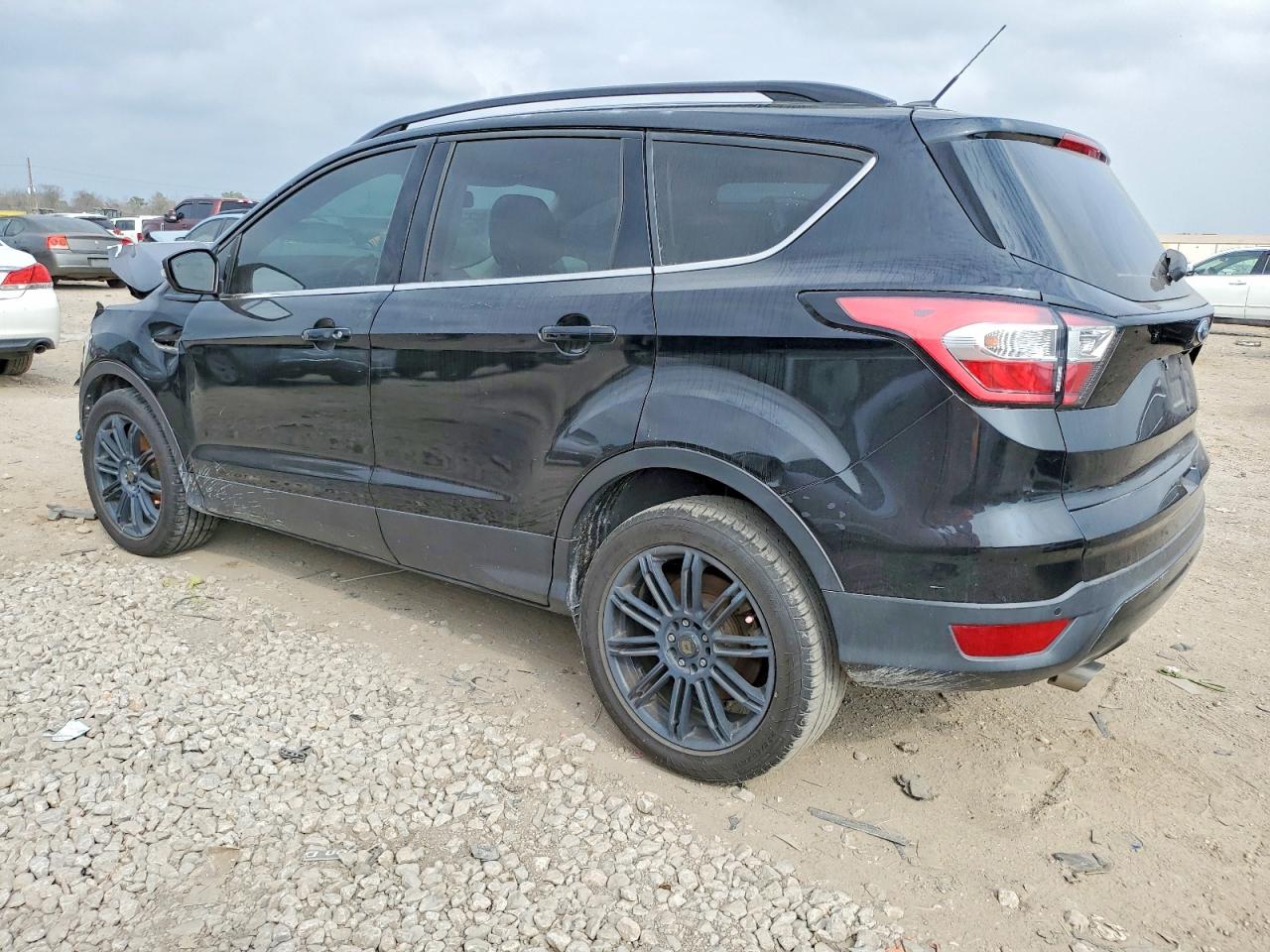 2017 FORD ESCAPE TITANIUM photo 2