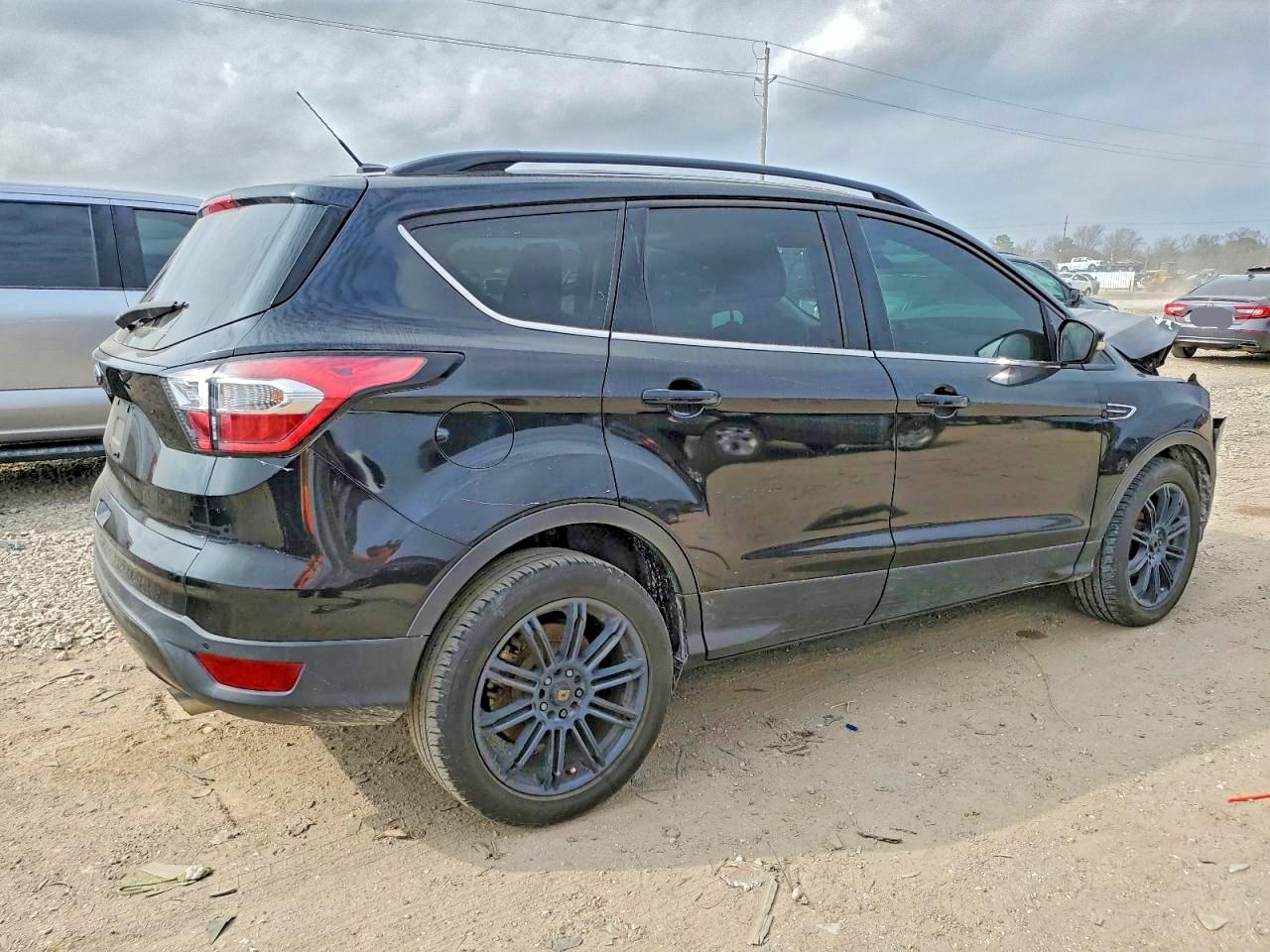 2017 FORD ESCAPE TITANIUM photo 3