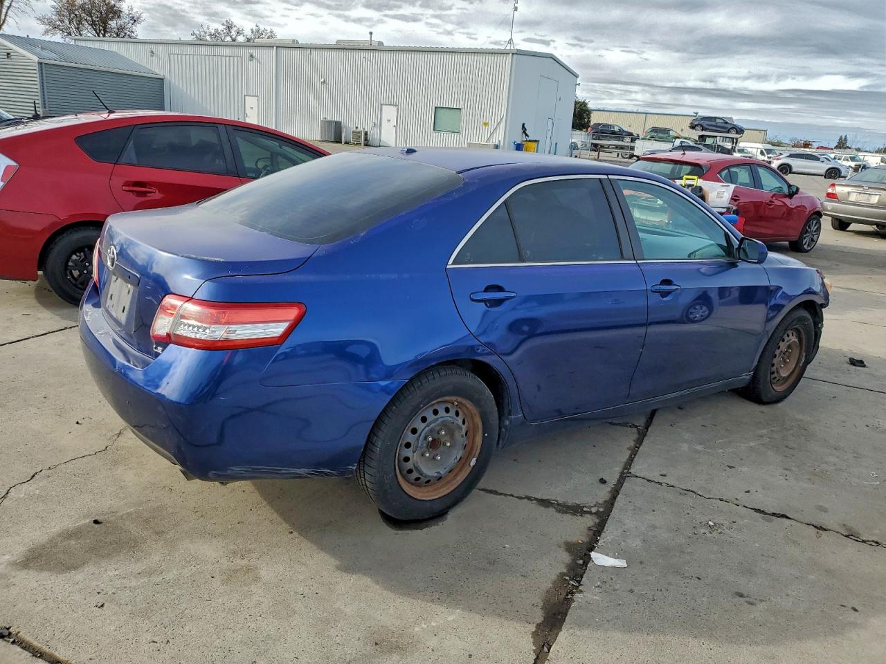 2010 TOYOTA CAMRY BASE photo 3