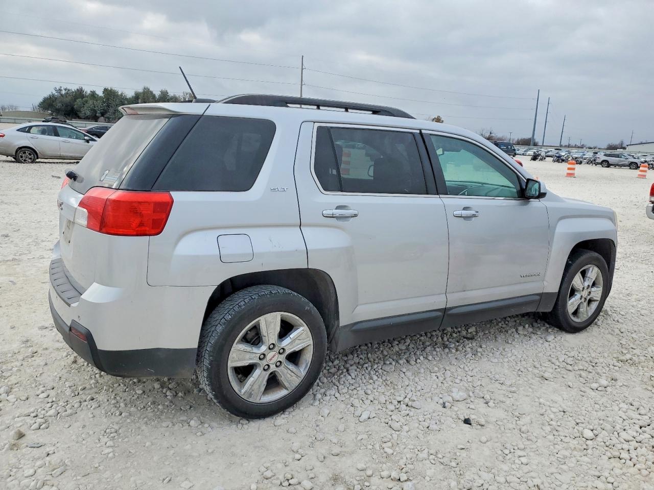 2015 GMC TERRAIN SLT photo 3