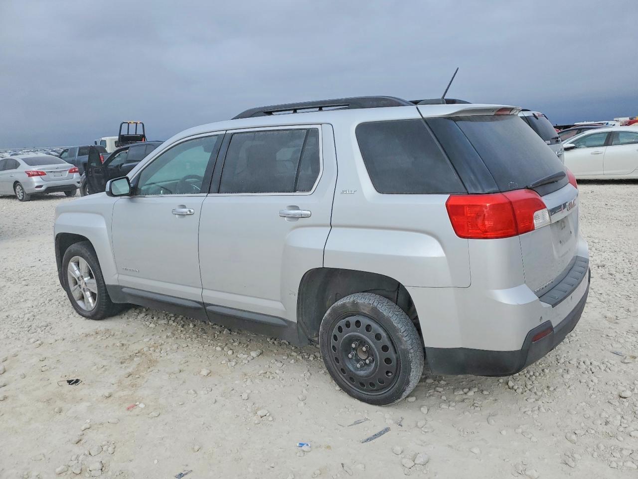 2015 GMC TERRAIN SLT photo 2
