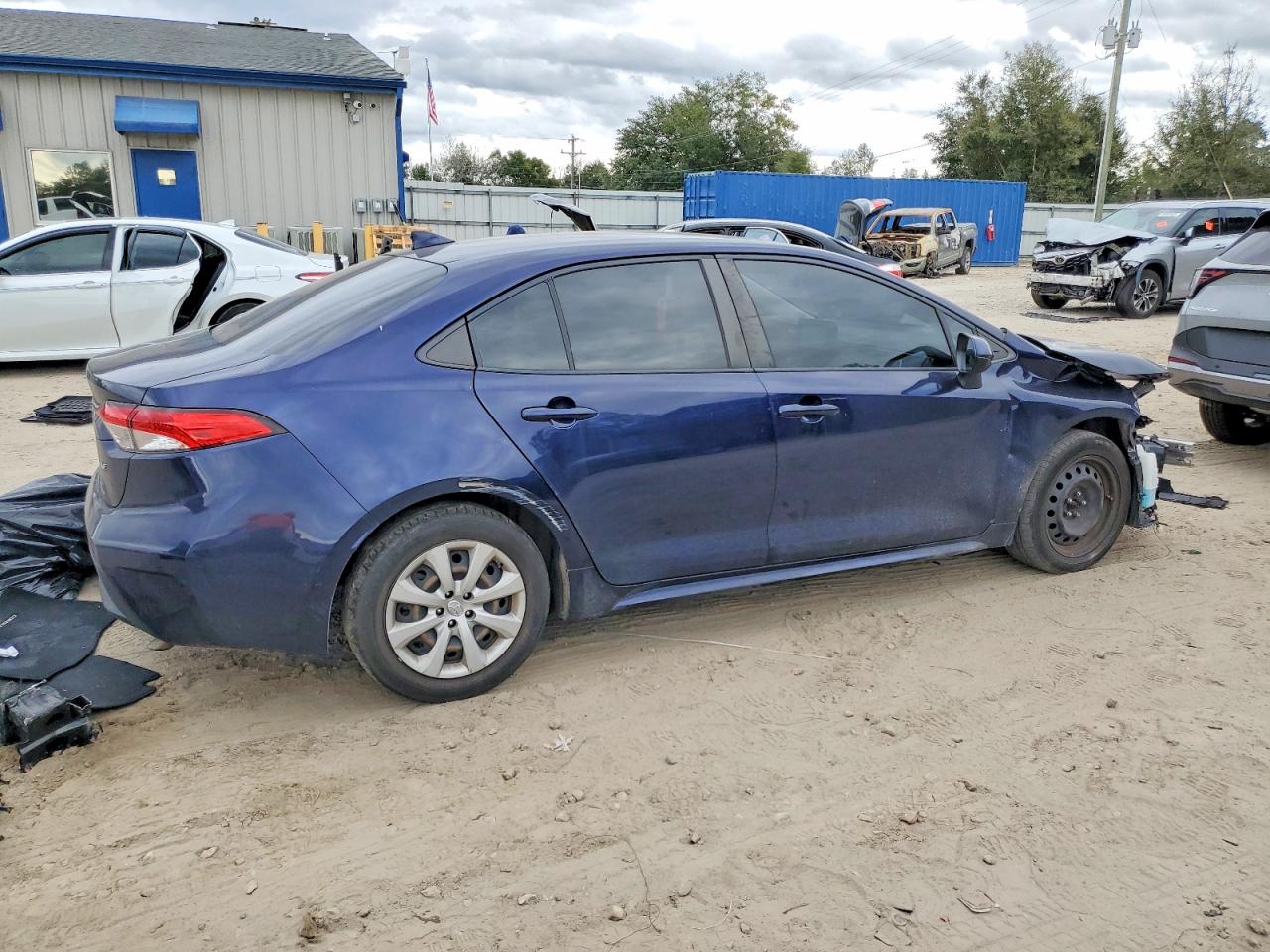 2022 TOYOTA COROLLA LE photo 3