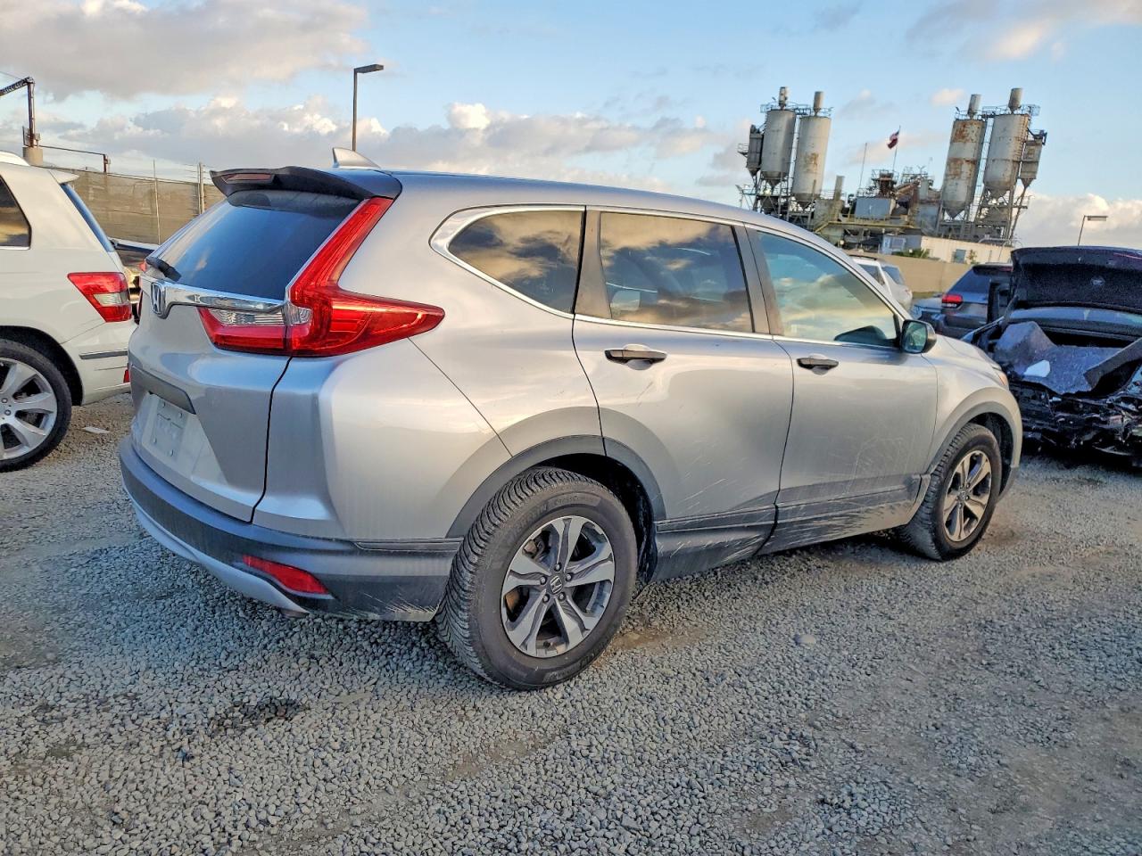 2018 HONDA CR-V LX photo 3