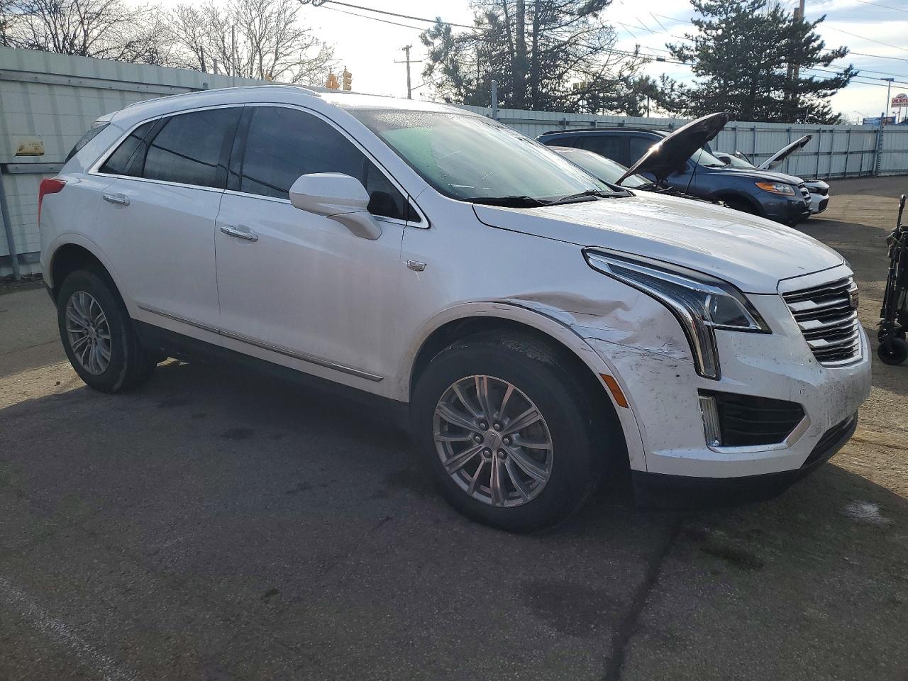 2017 CADILLAC XT5 LUXURY photo 4