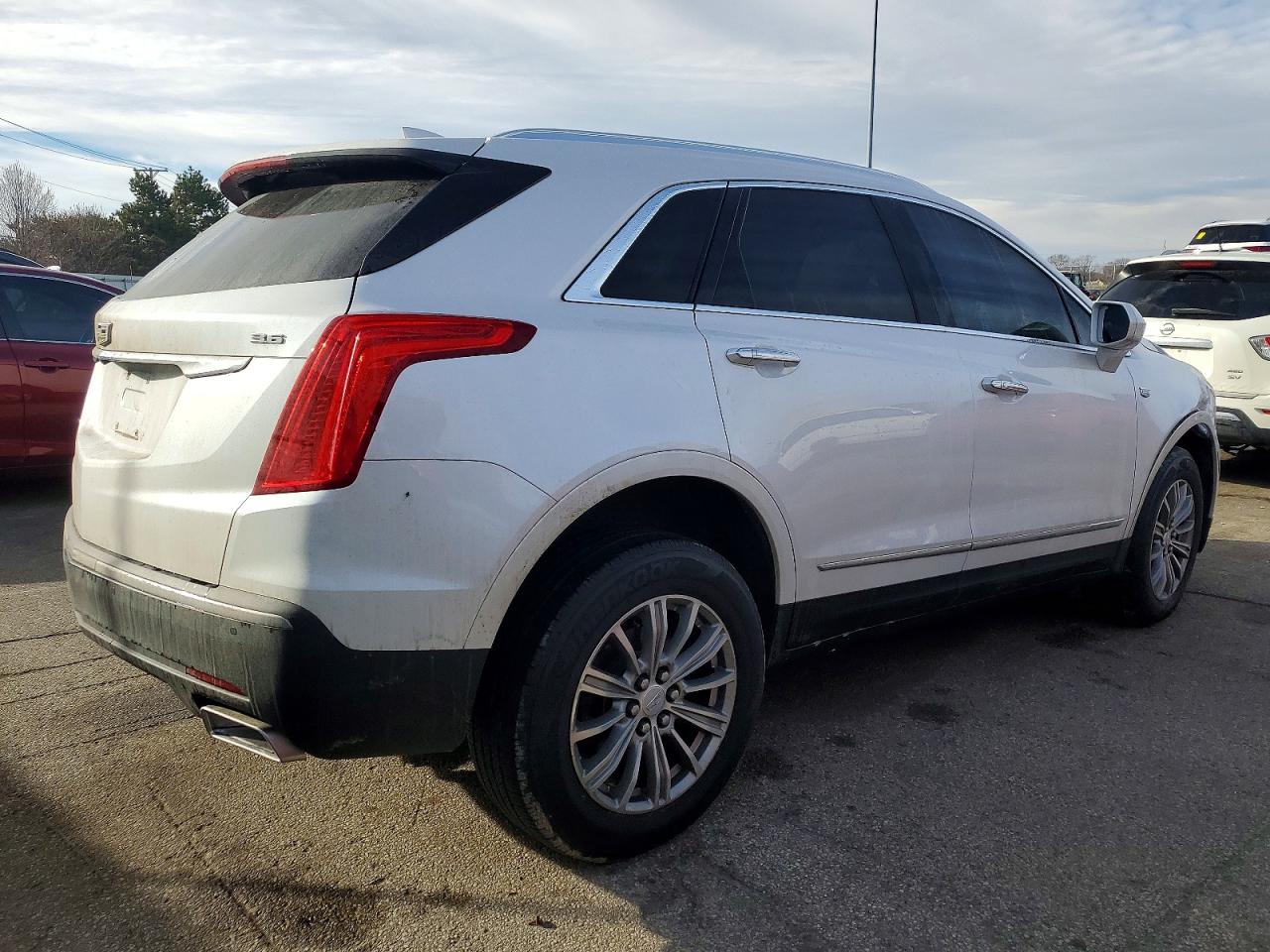 2017 CADILLAC XT5 LUXURY photo 3