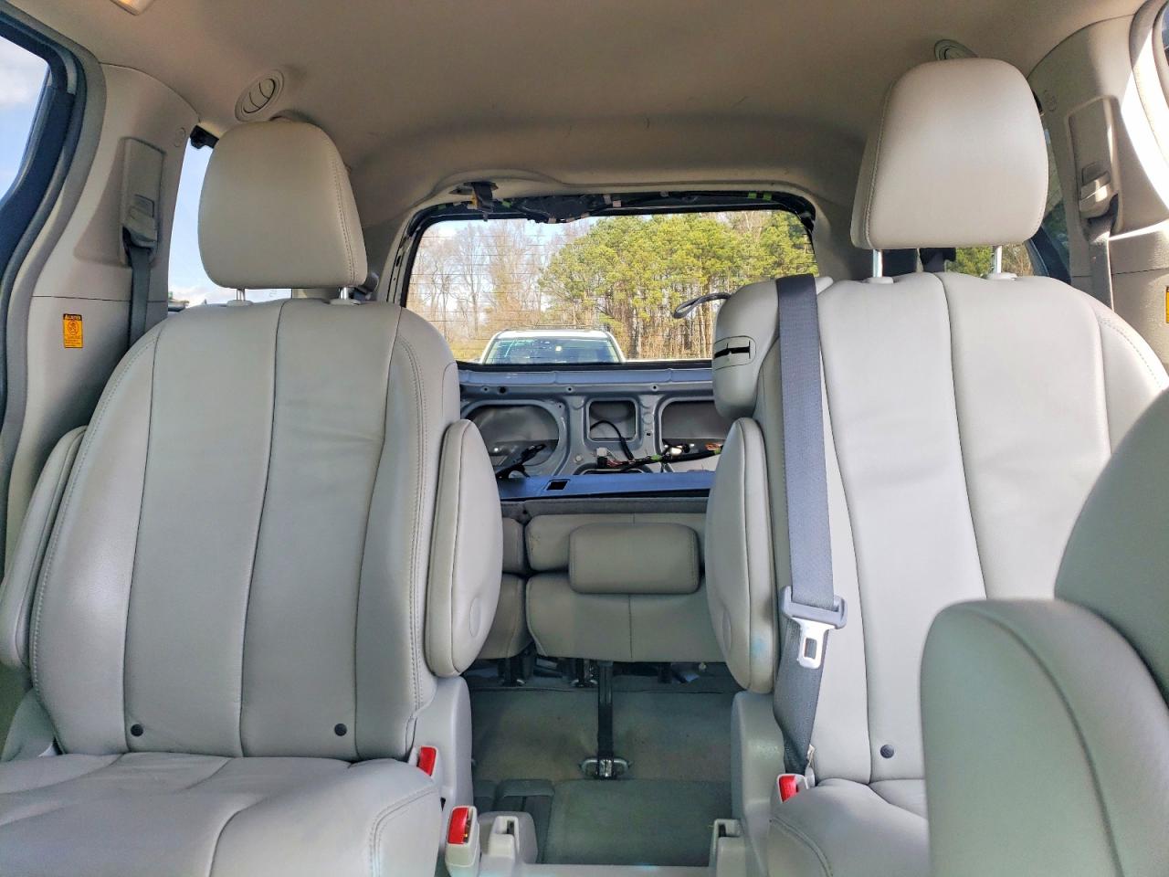 2013 TOYOTA SIENNA XLE 8-PASSENGER photo 10
