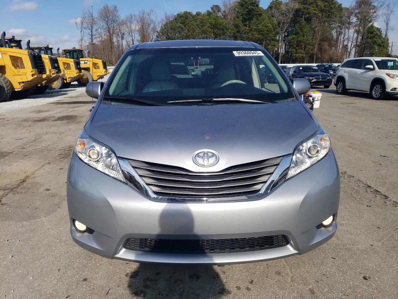 2013 TOYOTA SIENNA XLE 8-PASSENGER photo 5