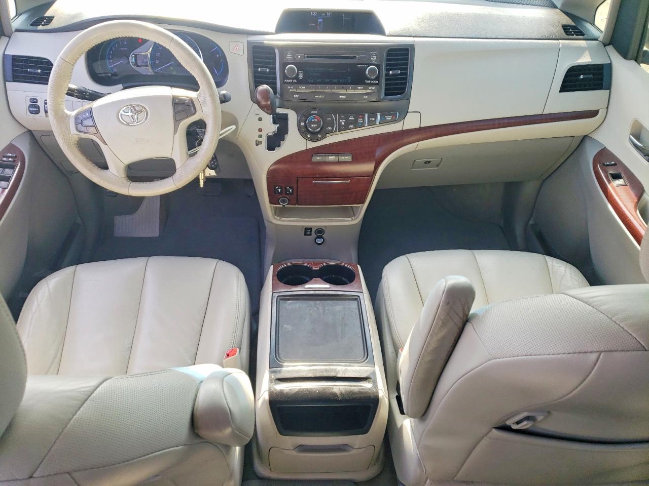 2013 TOYOTA SIENNA XLE 8-PASSENGER photo 8