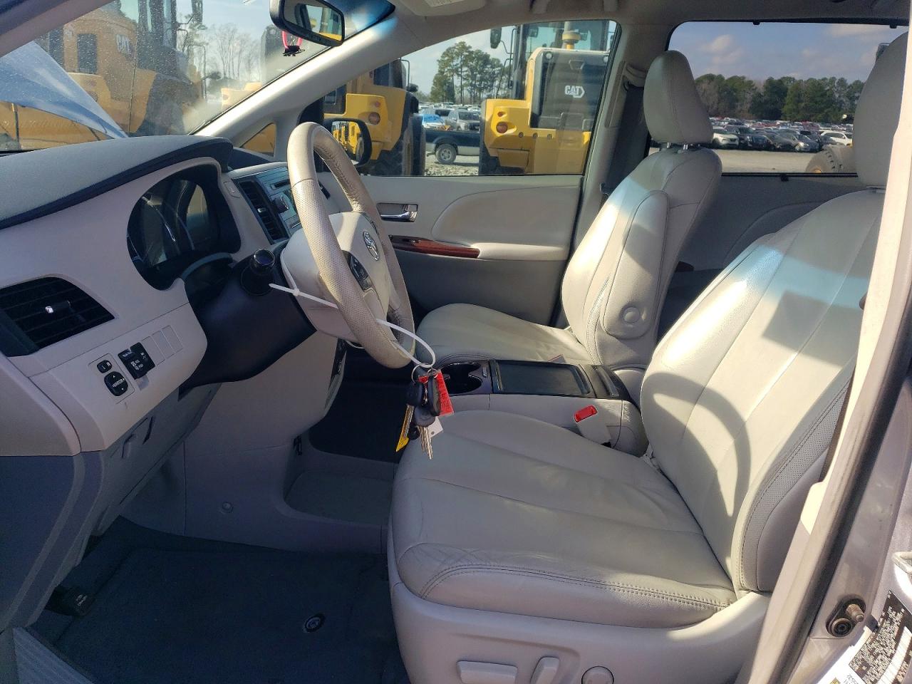 2013 TOYOTA SIENNA XLE 8-PASSENGER photo 7