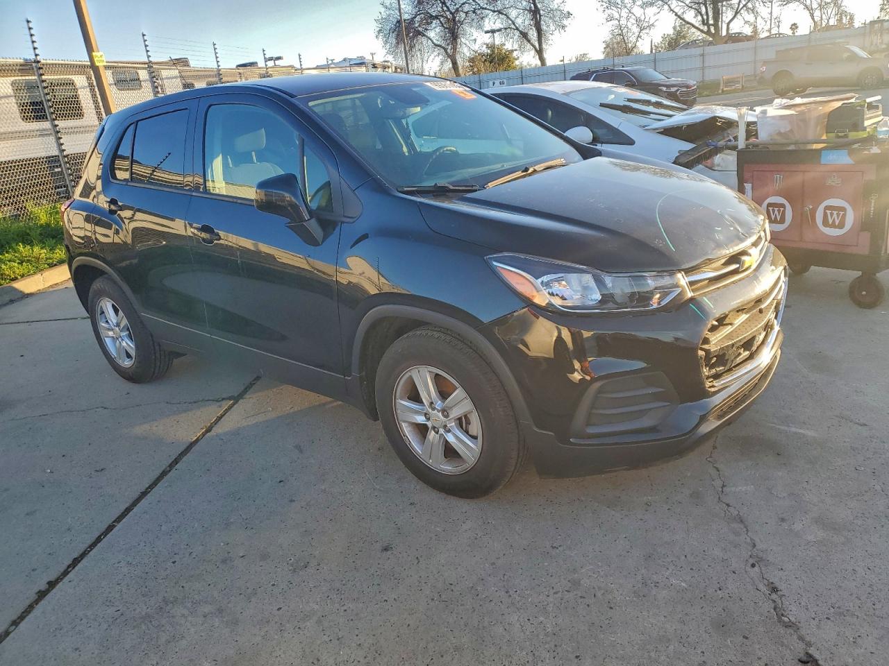 2022 CHEVROLET TRAX LS photo 4