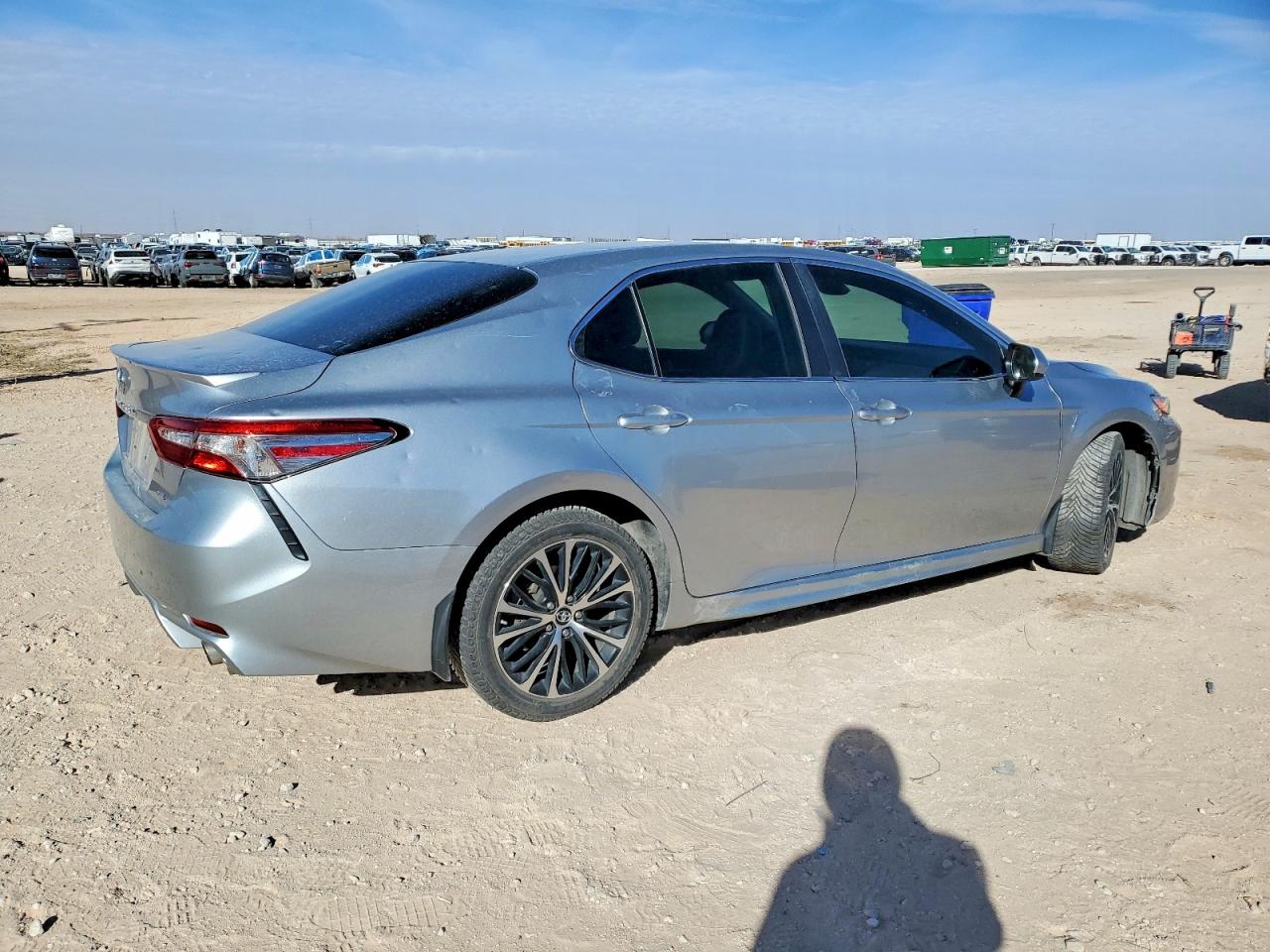 2018 TOYOTA CAMRY L photo 3