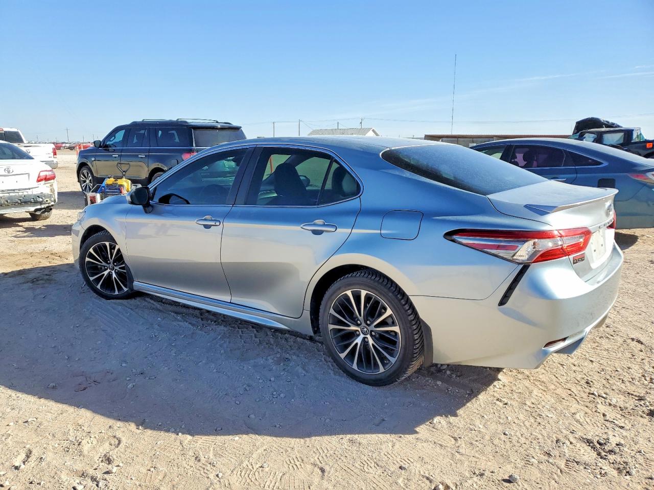 2018 TOYOTA CAMRY L photo 2