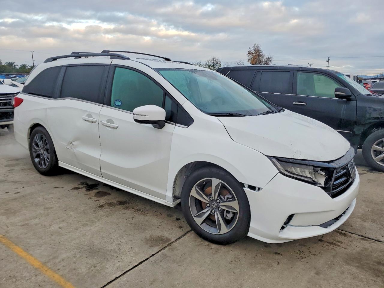 2025 HONDA ODYSSEY TOURING photo 4