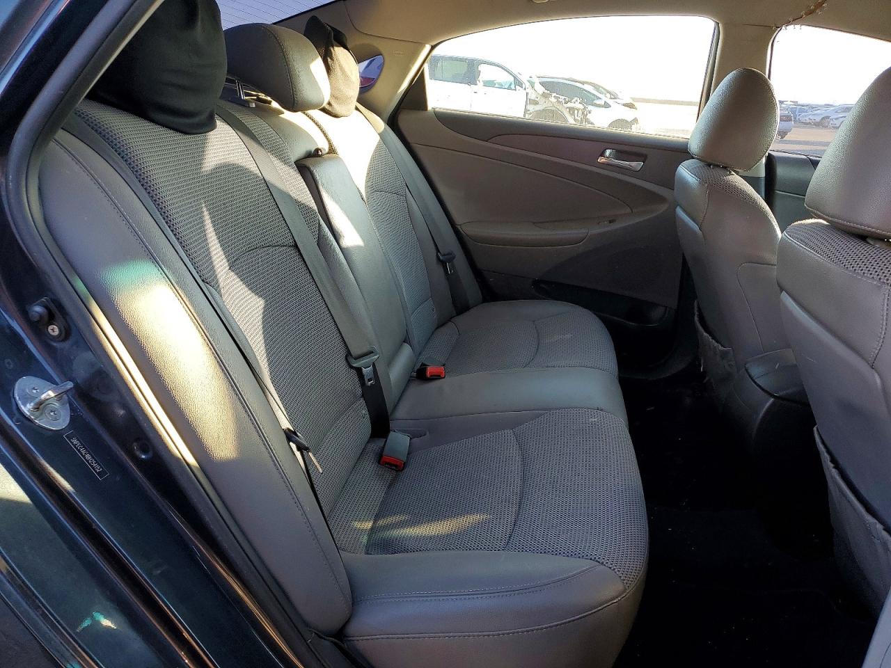 2011 HYUNDAI SONATA SE photo 19