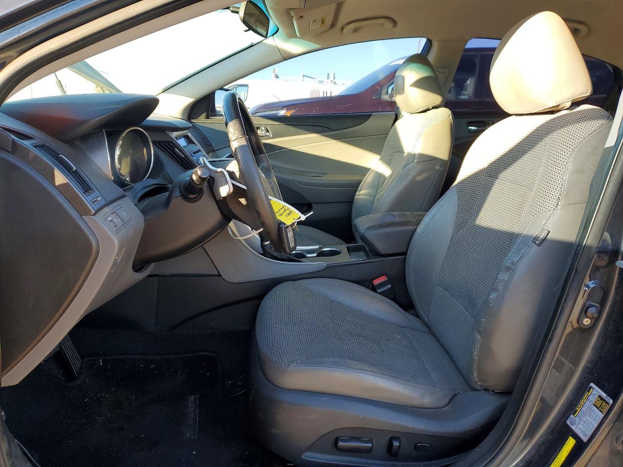 2011 HYUNDAI SONATA SE photo 13