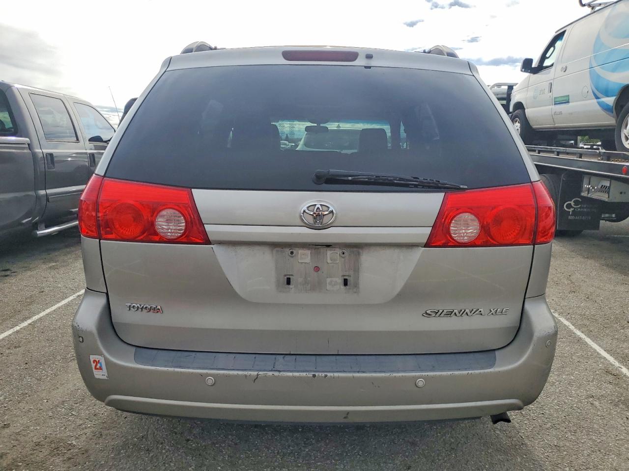 2009 TOYOTA SIENNA XLE photo 11