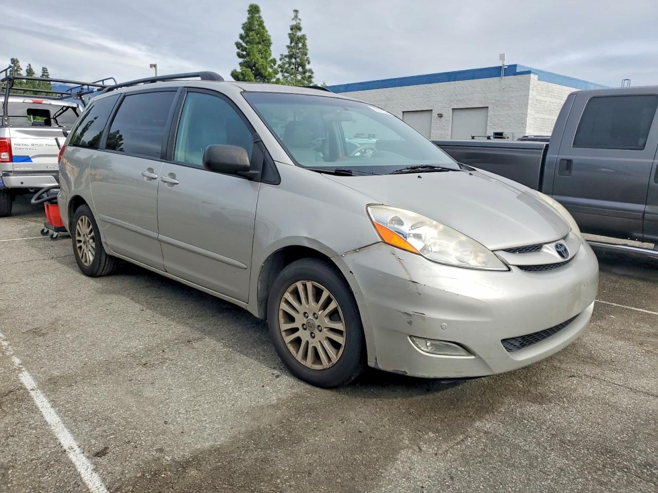 2009 TOYOTA SIENNA XLE photo 7