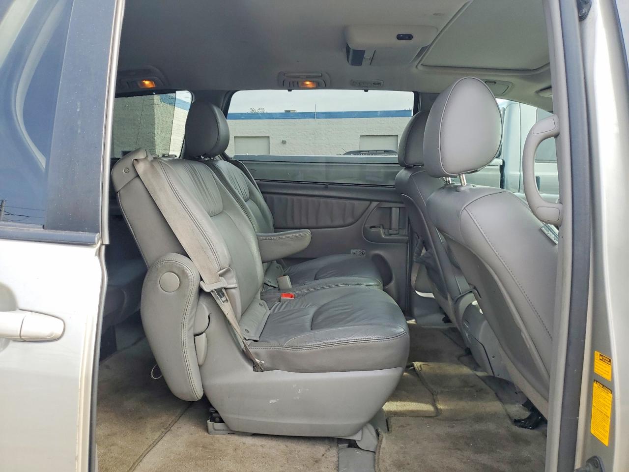 2009 TOYOTA SIENNA XLE photo 21