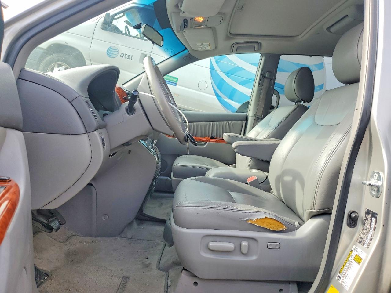 2009 TOYOTA SIENNA XLE photo 13
