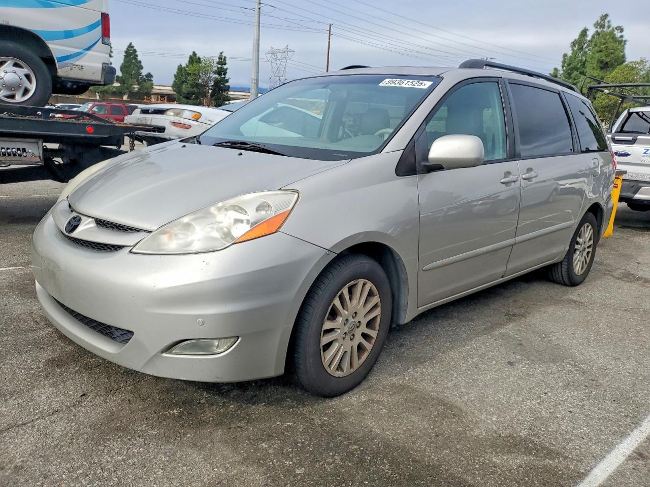 2009 TOYOTA SIENNA XLE photo 2