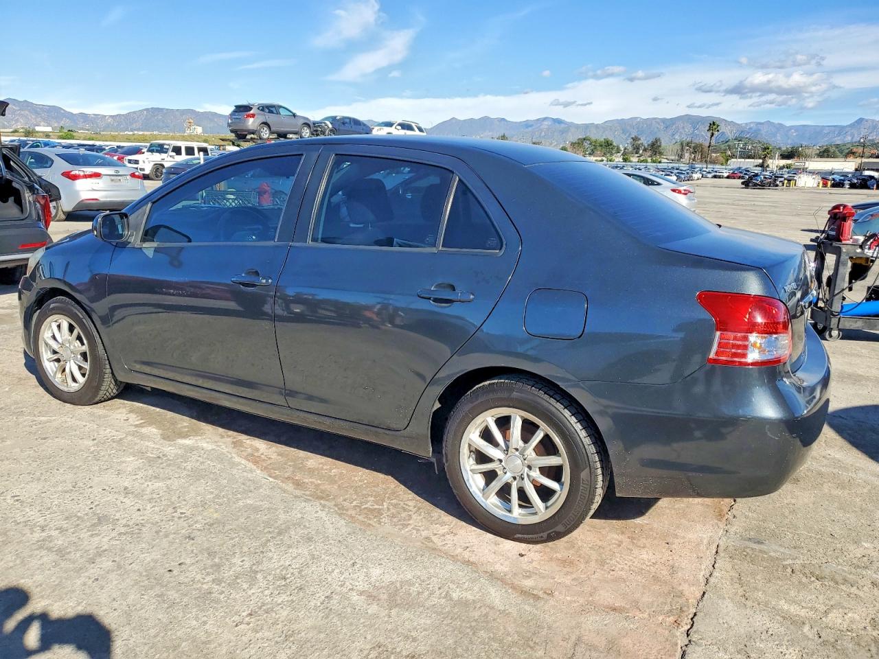 2010 TOYOTA YARIS photo 3