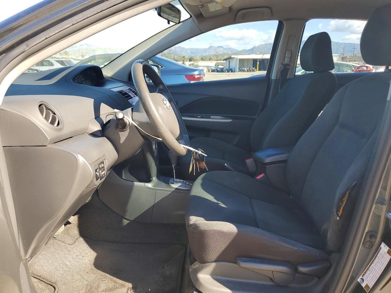 2010 TOYOTA YARIS photo 13