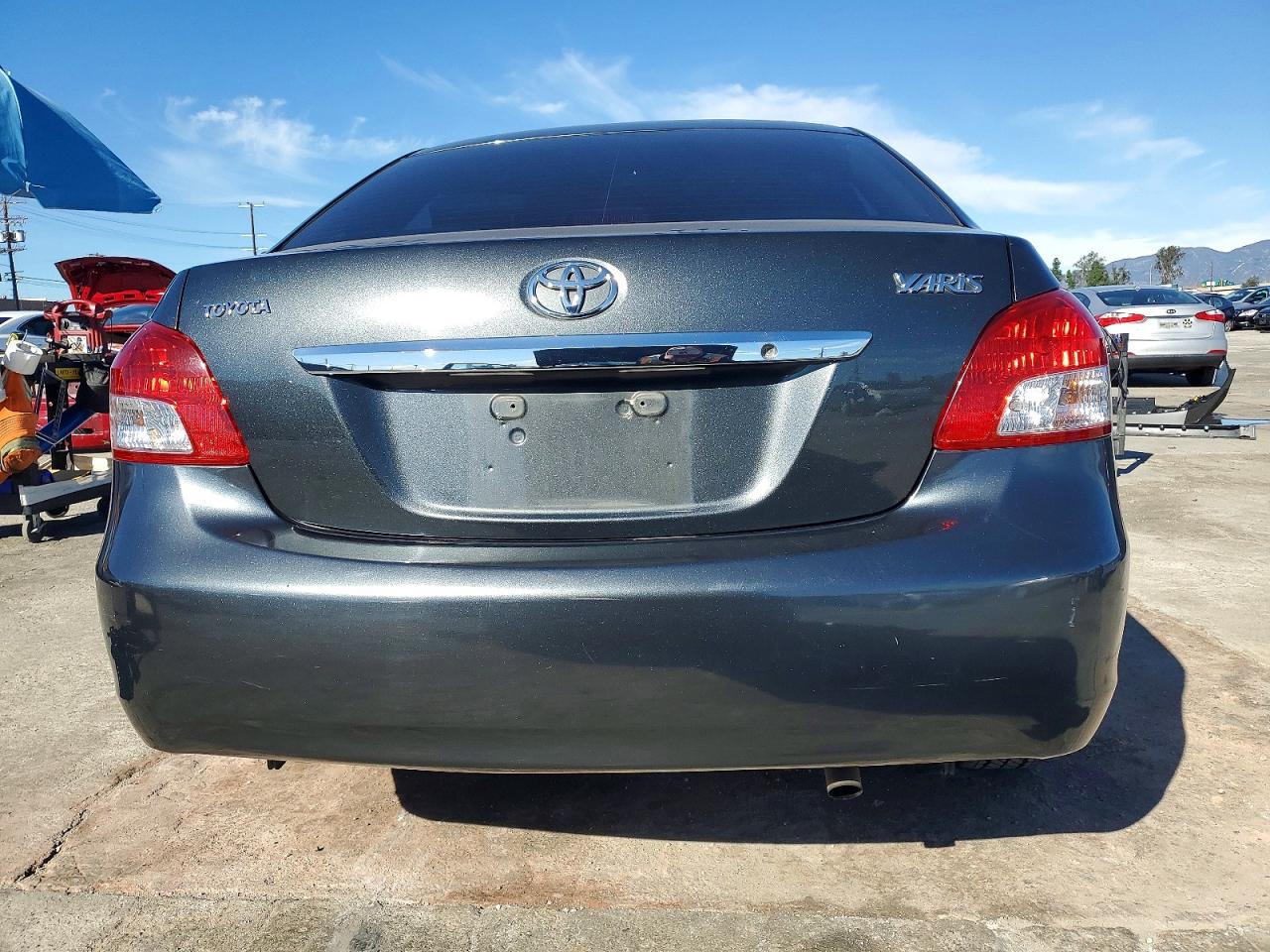 2010 TOYOTA YARIS photo 11