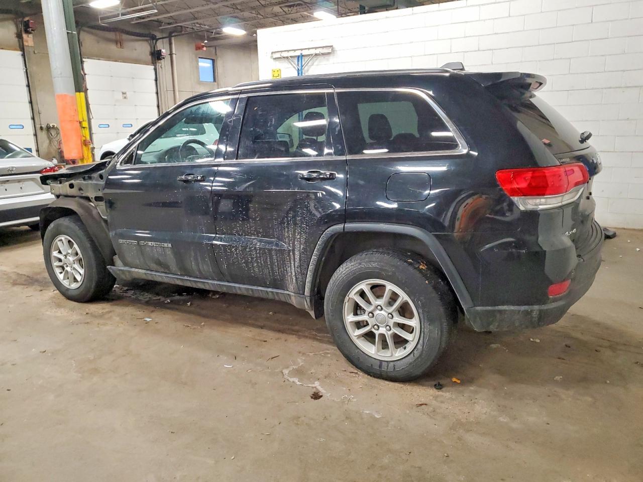 2018 JEEP GRAND CHEROKEE LAREDO photo 2