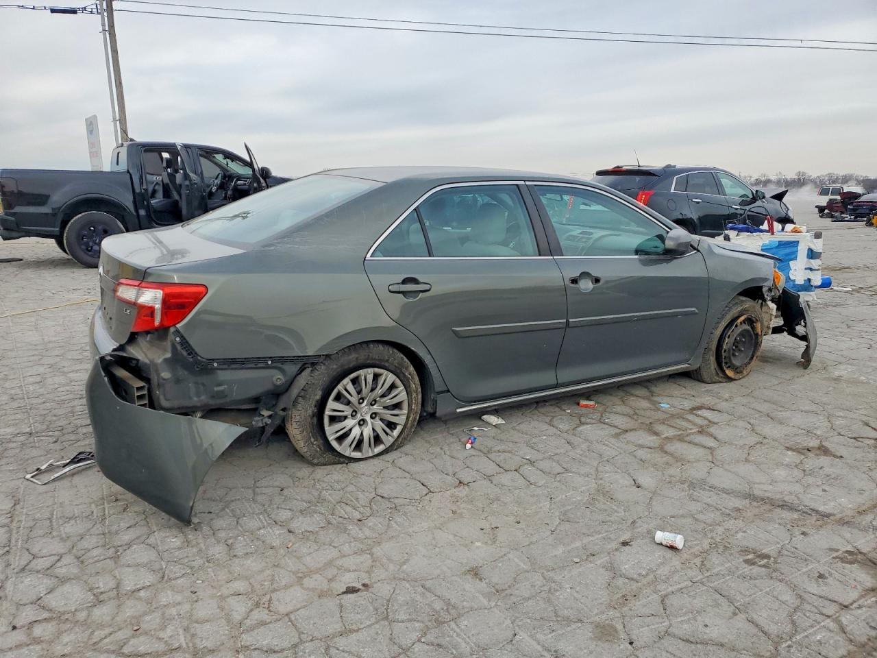 2013 TOYOTA CAMRY LE photo 5