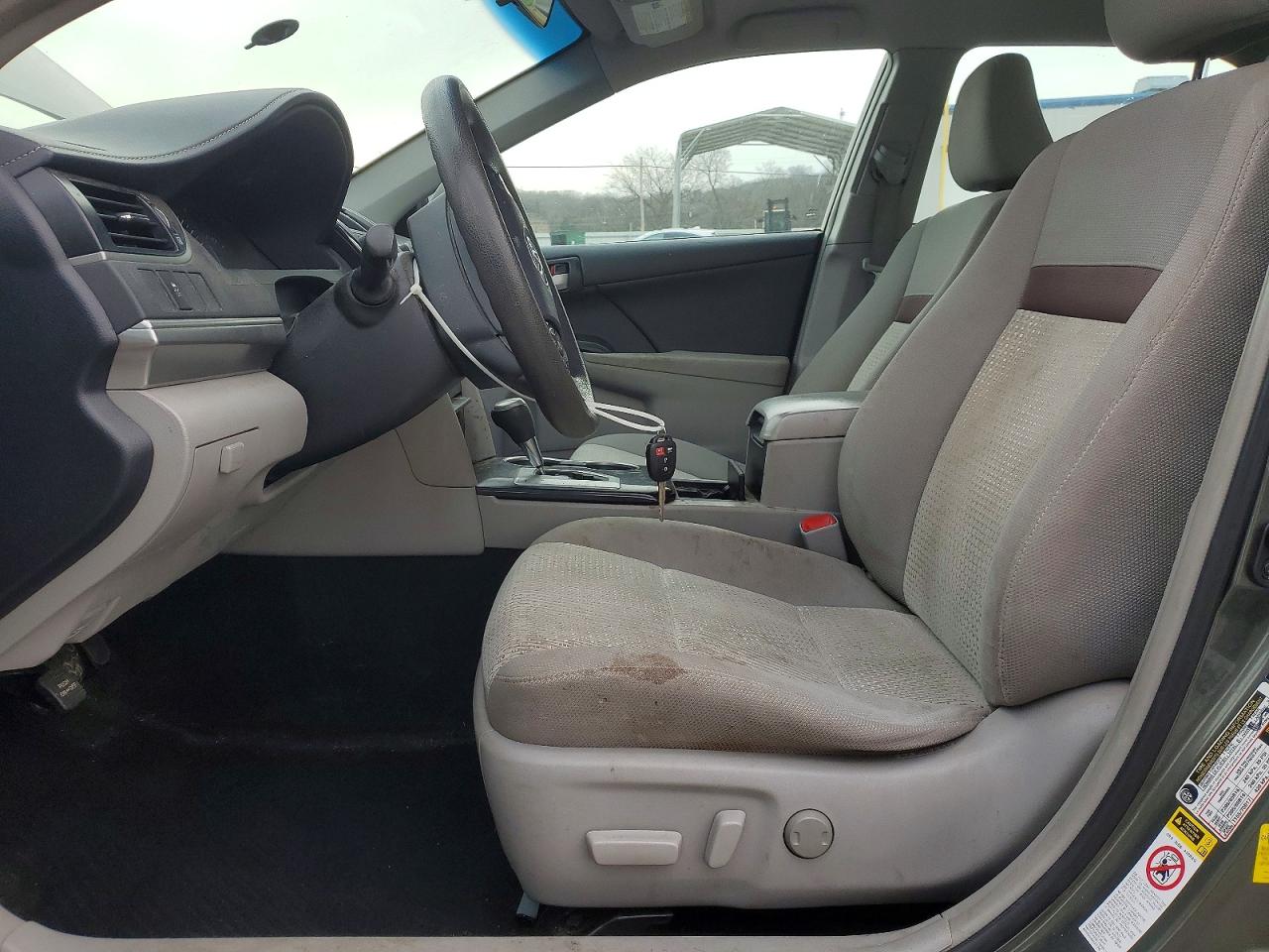 2013 TOYOTA CAMRY LE photo 13