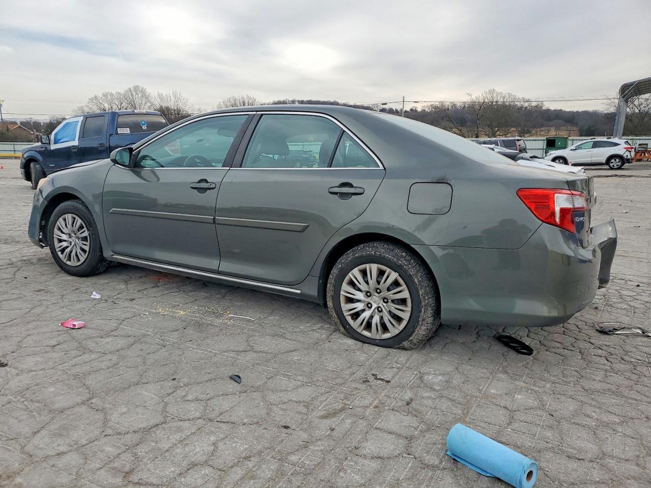 2013 TOYOTA CAMRY LE photo 3