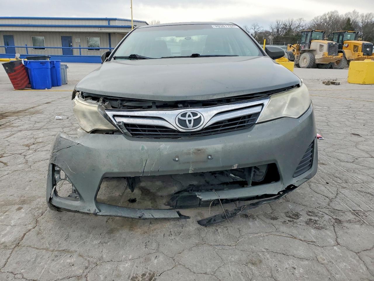 2013 TOYOTA CAMRY LE photo 9