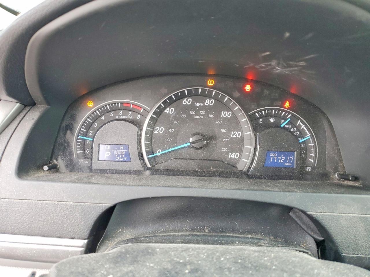 2013 TOYOTA CAMRY LE photo 17