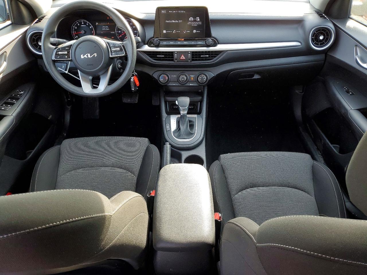2023 KIA FORTE LX photo 8