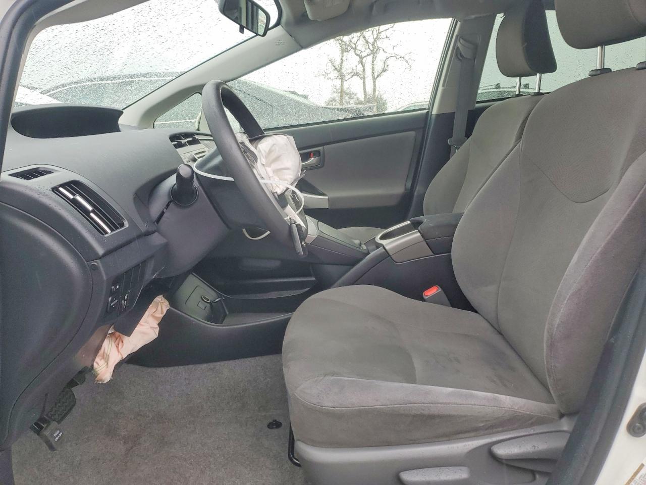 2015 TOYOTA PRIUS photo 19