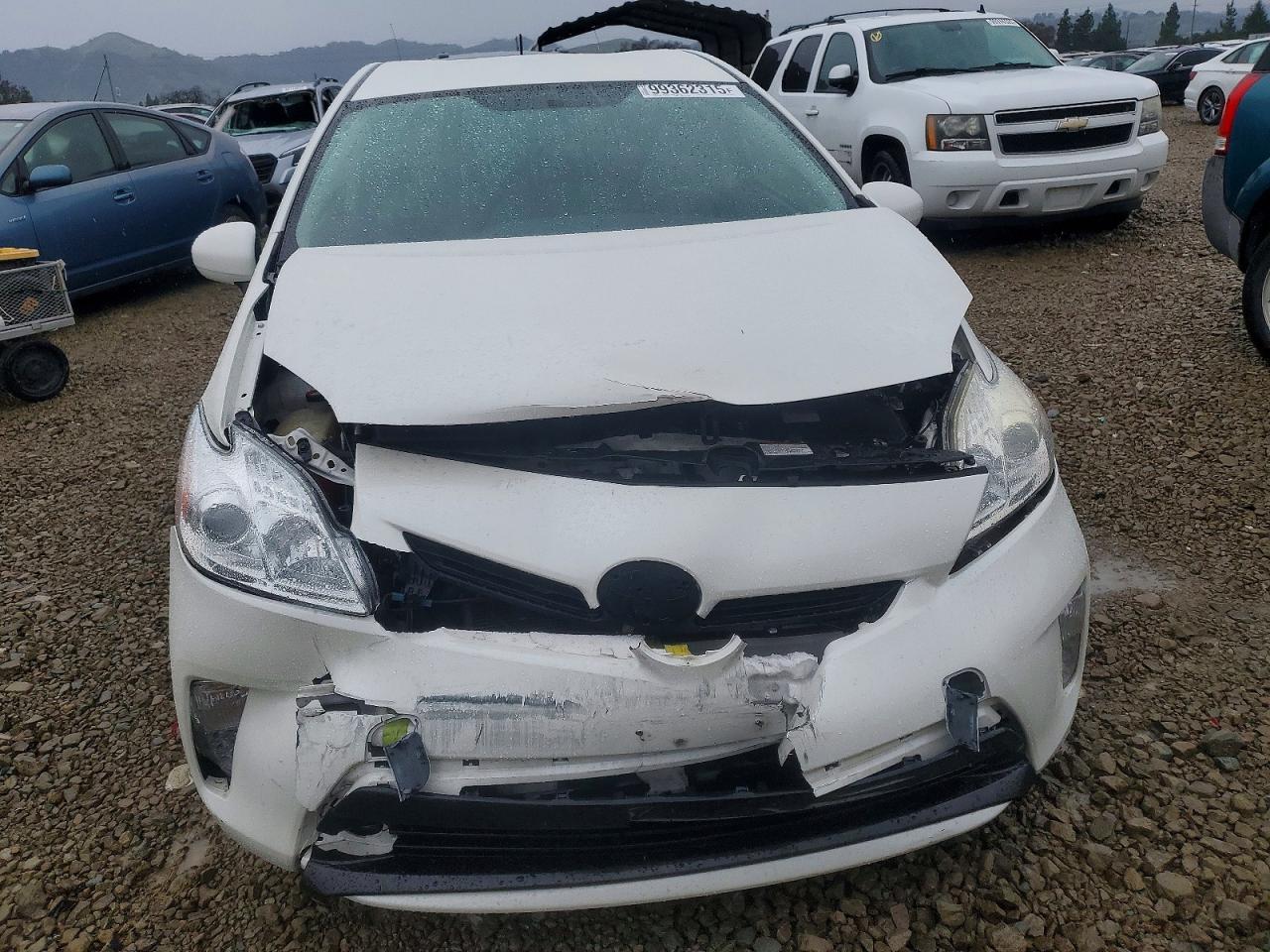 2015 TOYOTA PRIUS photo 13