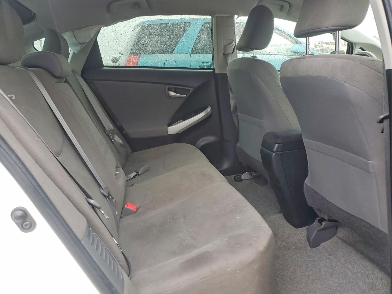 2015 TOYOTA PRIUS photo 28