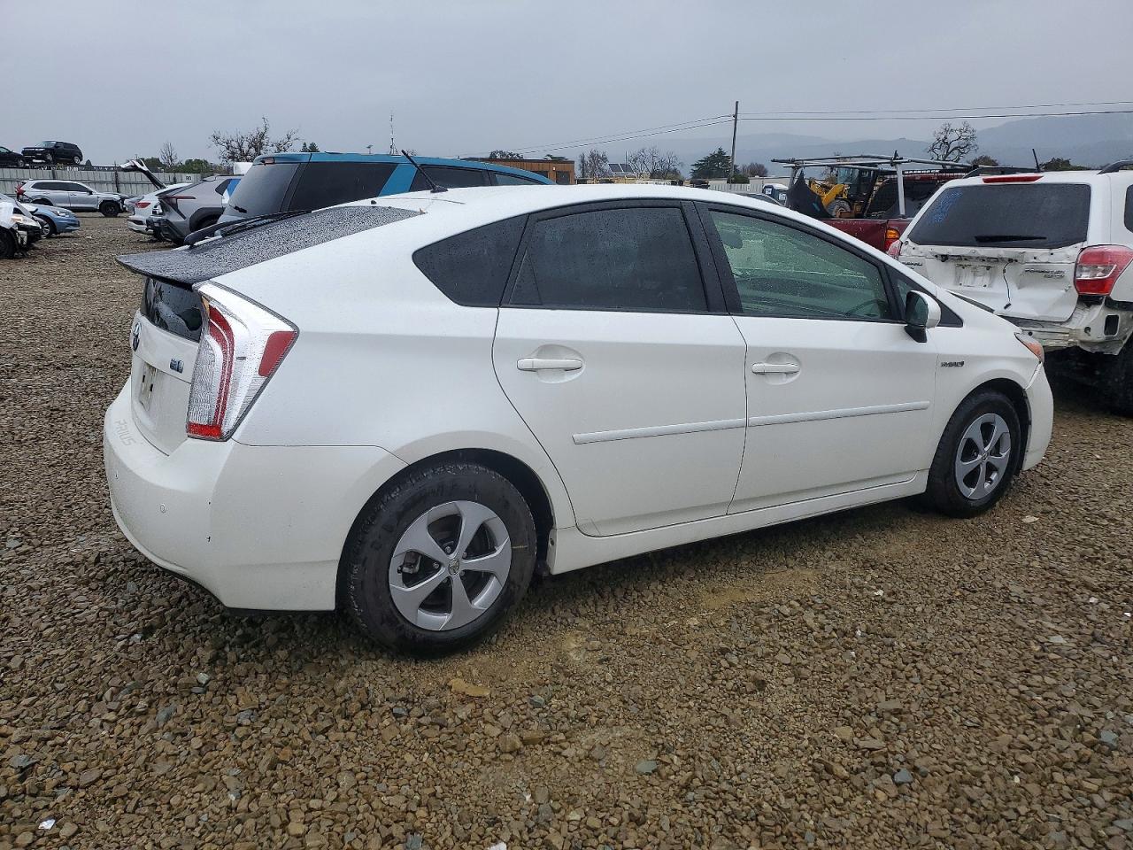 2015 TOYOTA PRIUS photo 7