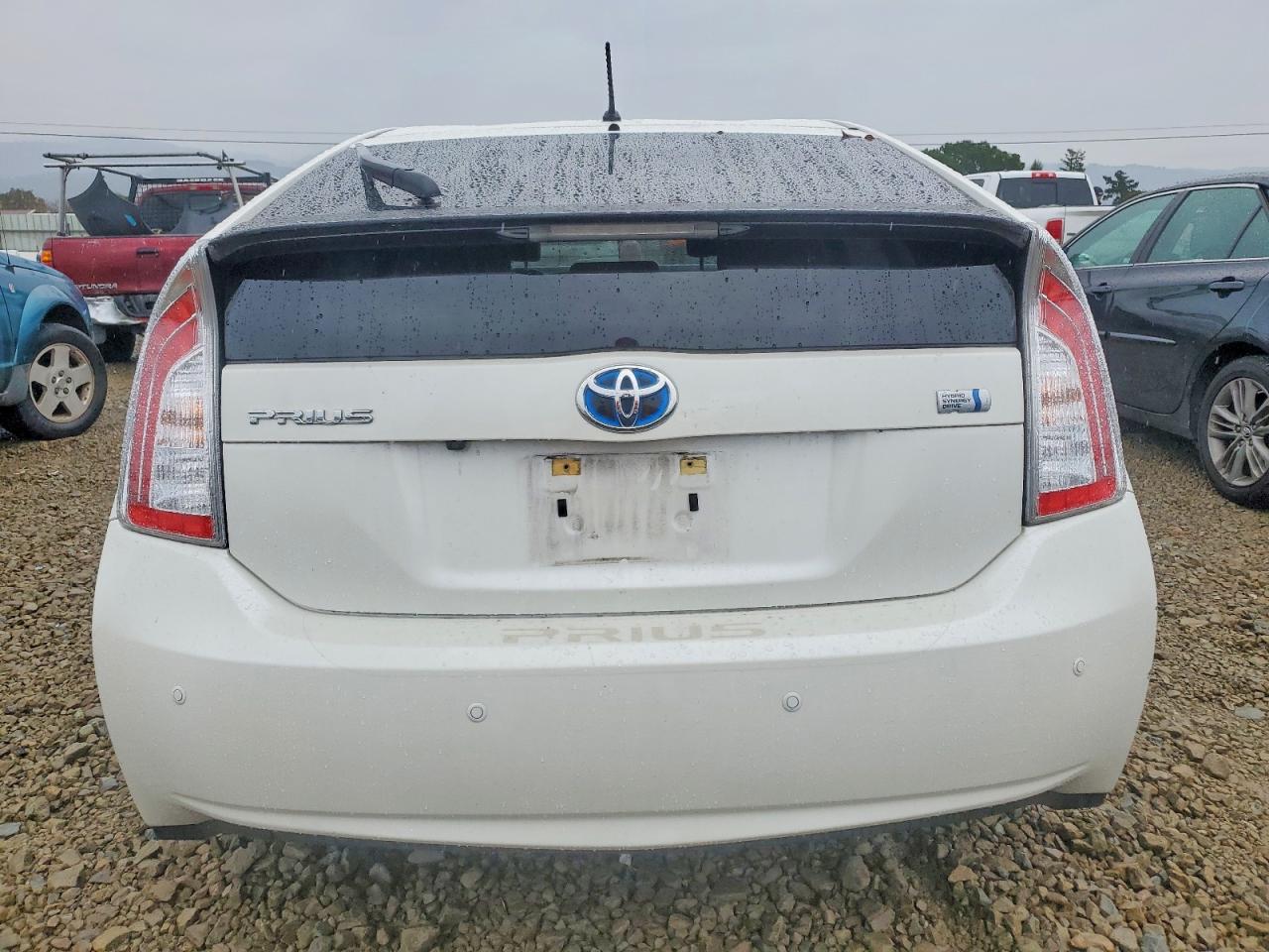 2015 TOYOTA PRIUS photo 16