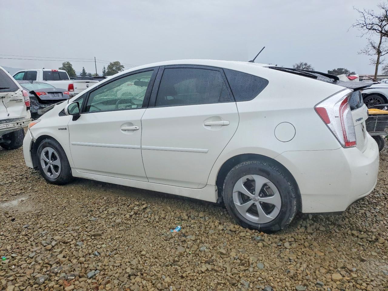 2015 TOYOTA PRIUS photo 4