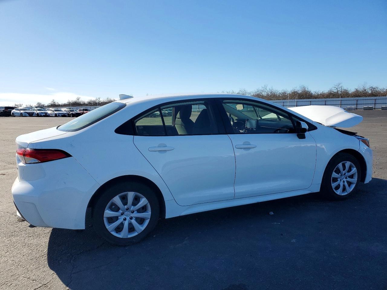 2022 TOYOTA COROLLA LE photo 3