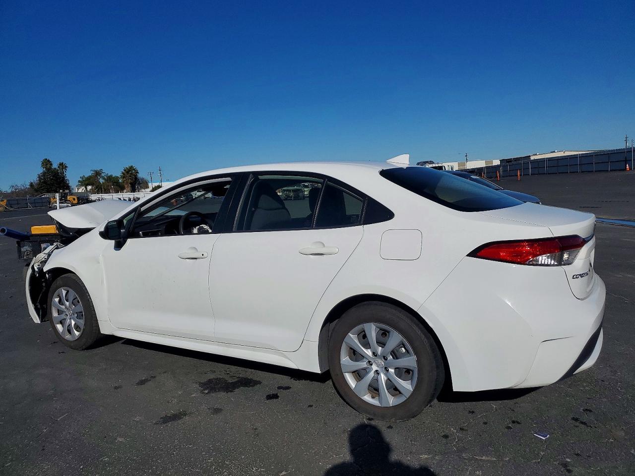 2022 TOYOTA COROLLA LE photo 2