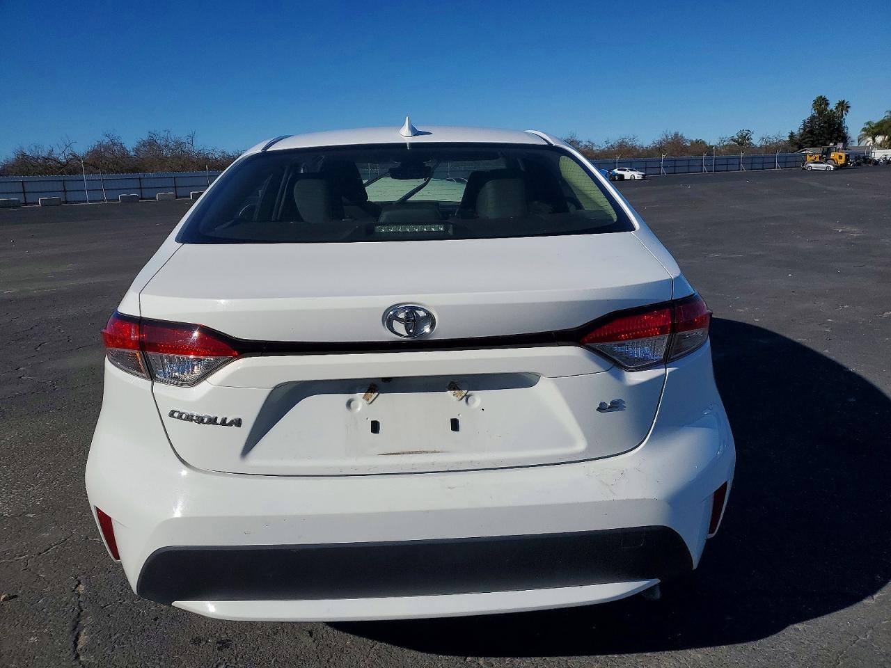 2022 TOYOTA COROLLA LE photo 6
