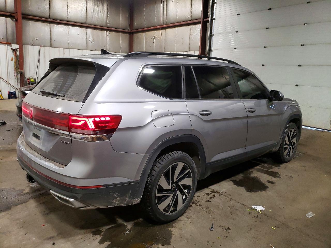 2024 VOLKSWAGEN ATLAS SE photo 3