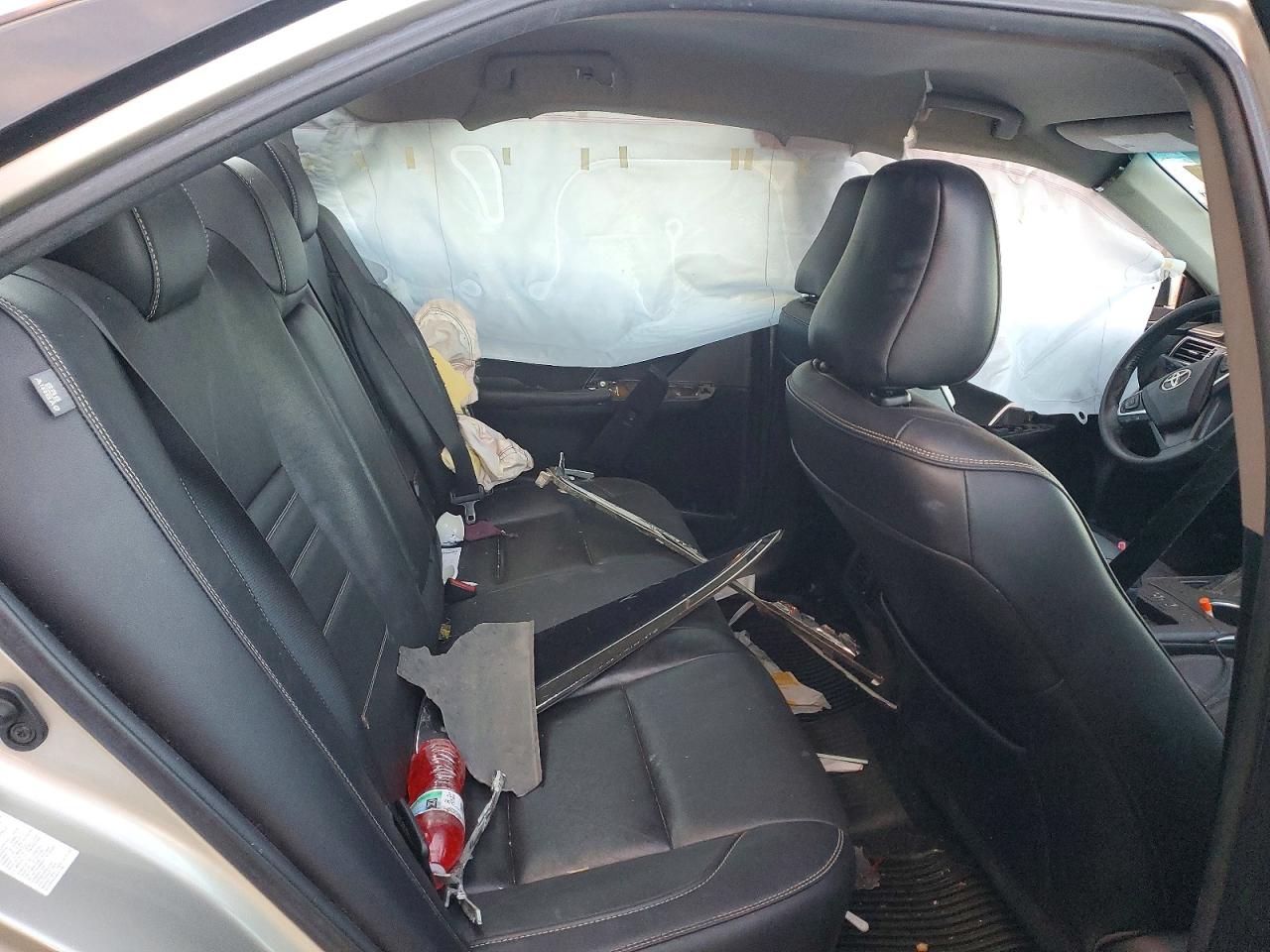 2016 TOYOTA CAMRY LE photo 10
