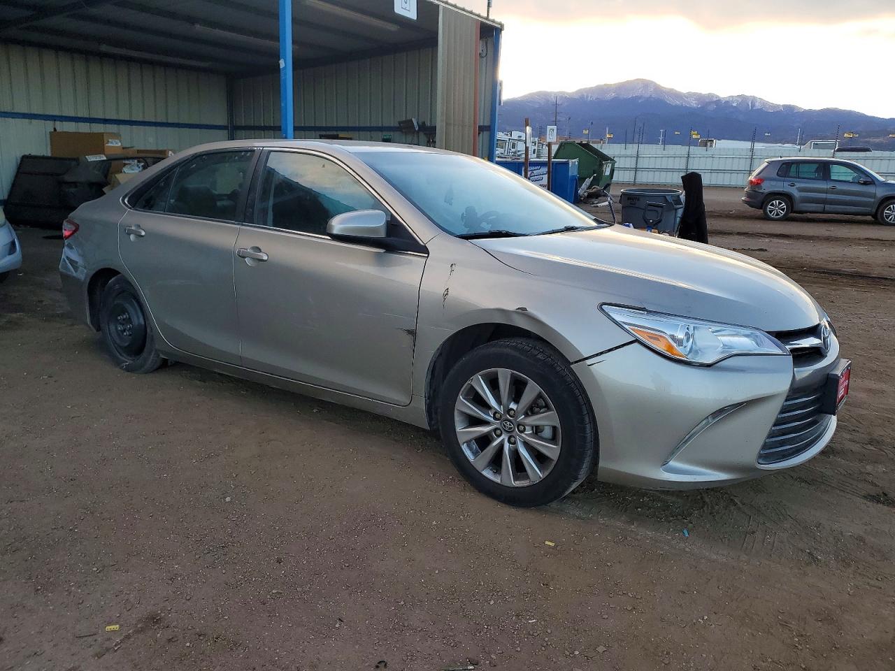 2016 TOYOTA CAMRY LE photo 4