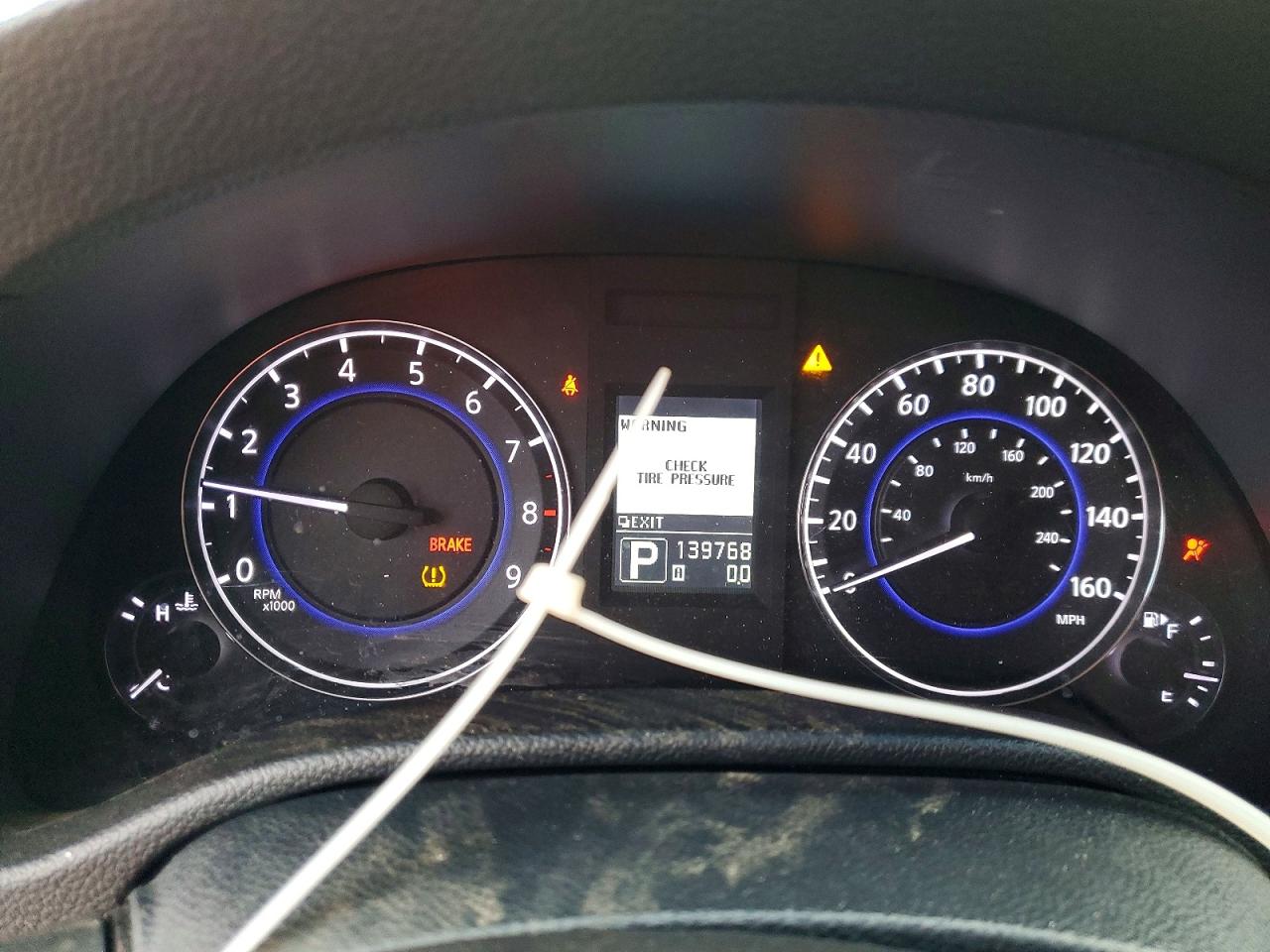 2011 INFINITI G37 BASE photo 9